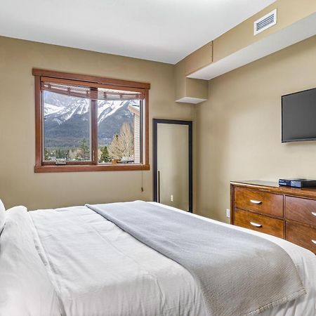 Alluring Mountain View Condo - Right In The Heart Of Downtown - Managed By Little Sister Getaways Canmore Exteriér fotografie